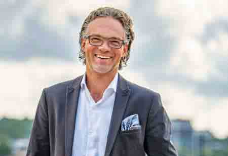 Relationship Banking Empowered by Digitalization